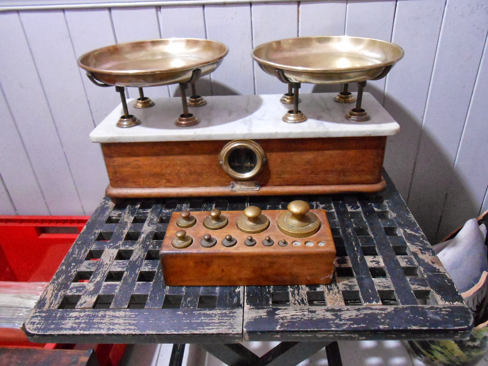 Bilancia A Due Piatti Con Pesi